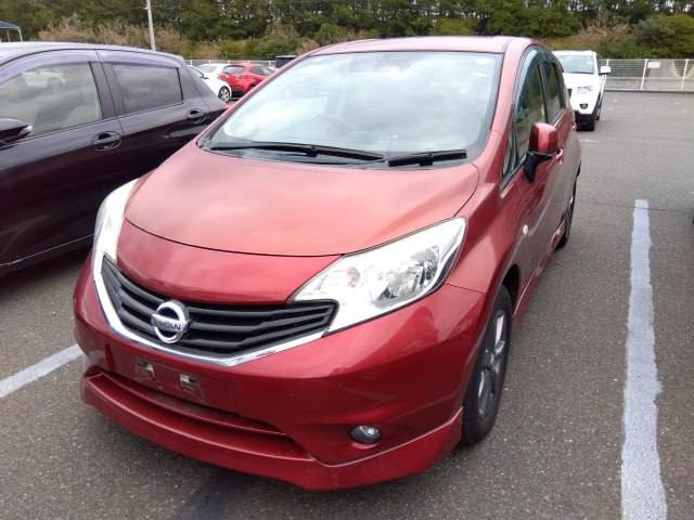 Автомобили в наличии в порту: Nissan Note 2014 года