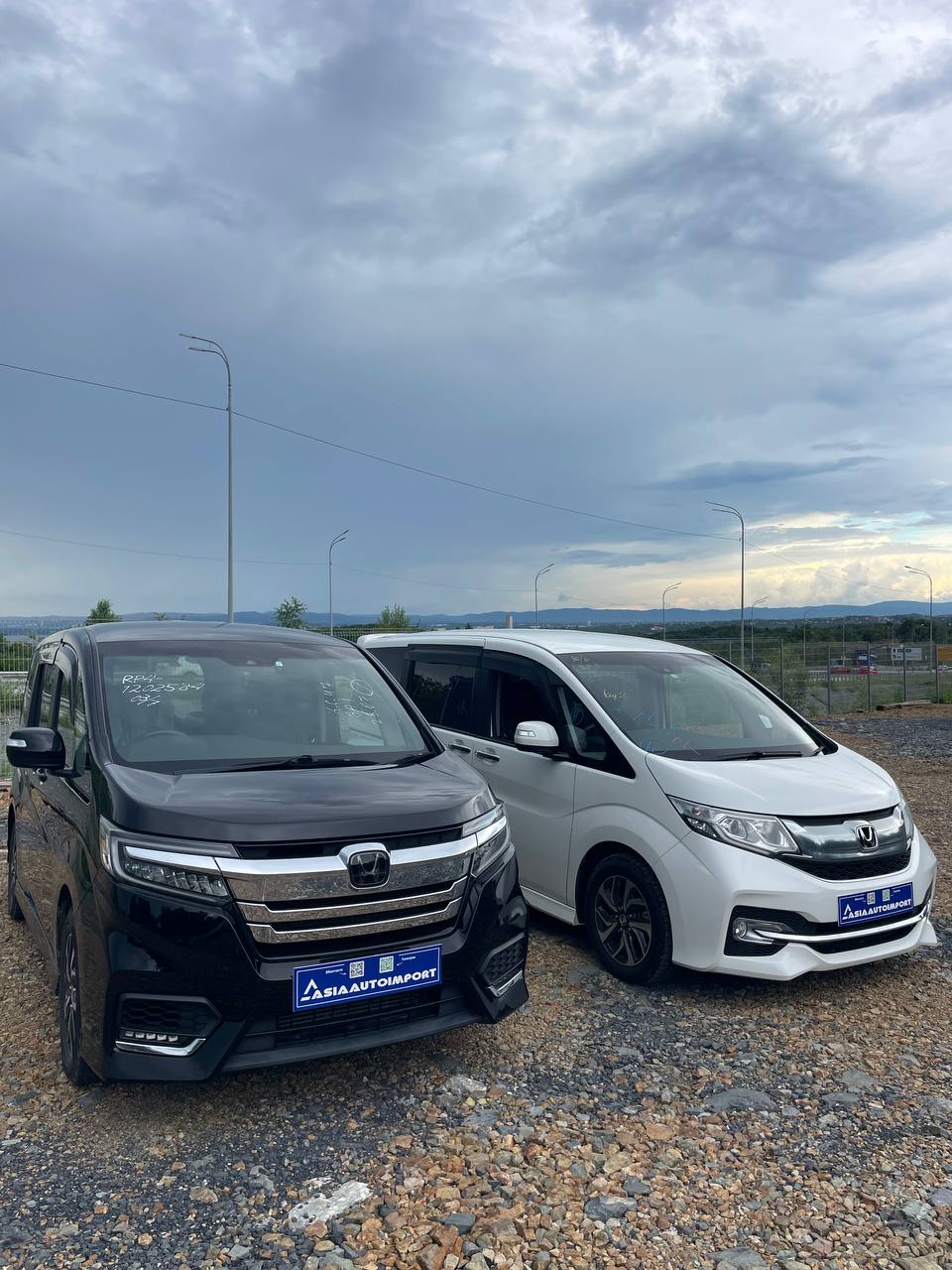 Отправка двух Honda Stepwagon в топовых комплектациях